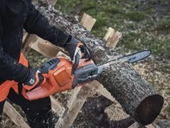 Husqvarna 340i Accu Kettingzaag 35cm 11 Husqvarna 340i Accu Kettingzaag 35cm -Husqvarna 967864214 3 HUSQVARNA20340iXP20ACCU20KETTINGZAAG2035CM